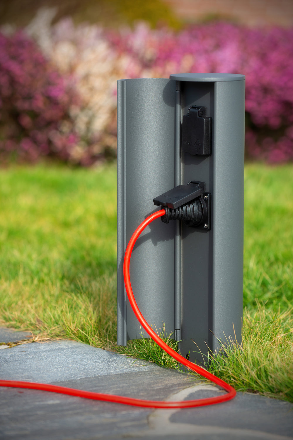 Lucide outdoor power socket pillar IP44, Type F grounded outlets, aluminium anthracite finish, 40cm height