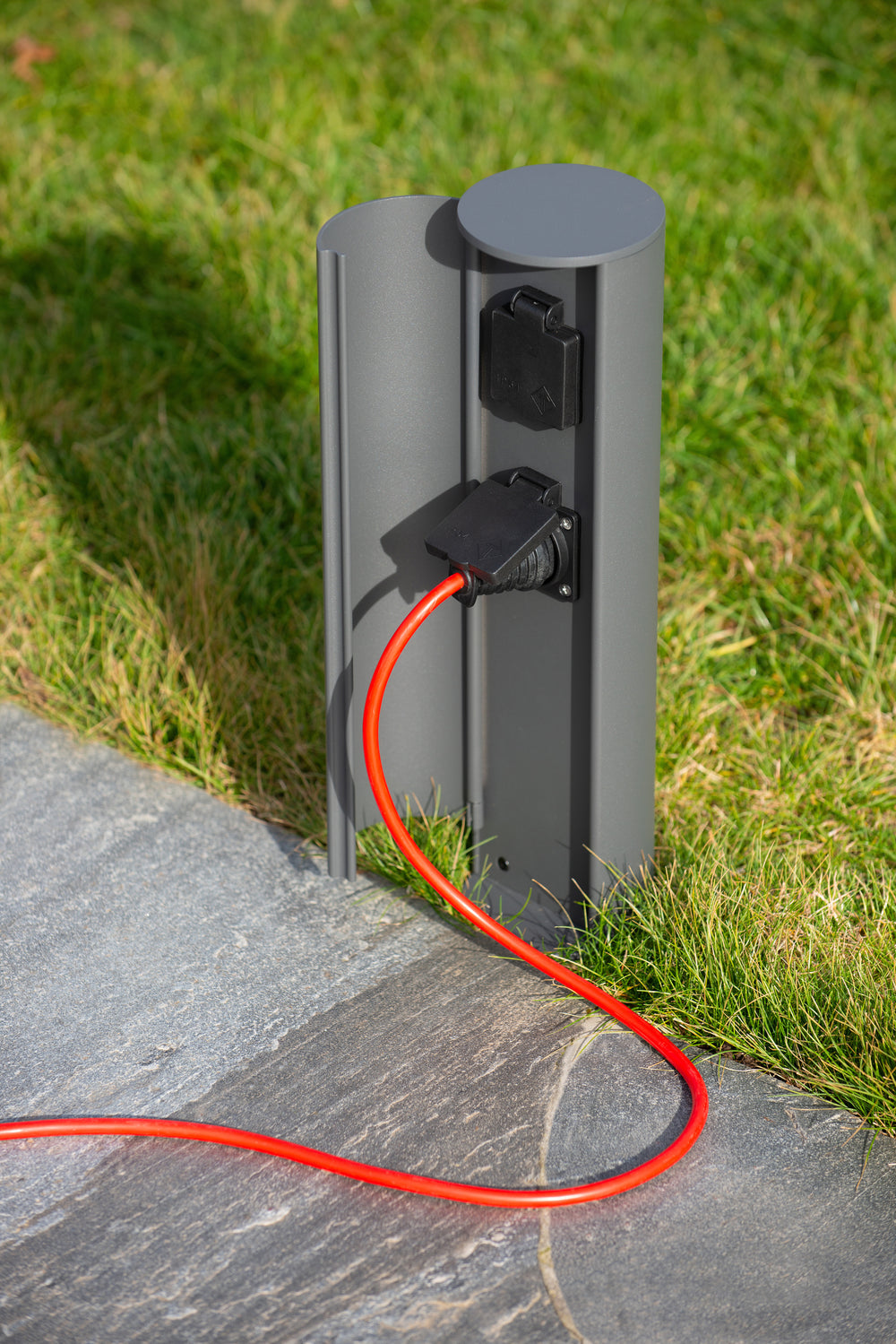 Lucide outdoor power socket pillar IP44, Type F grounded outlets, aluminium anthracite finish, 40cm height