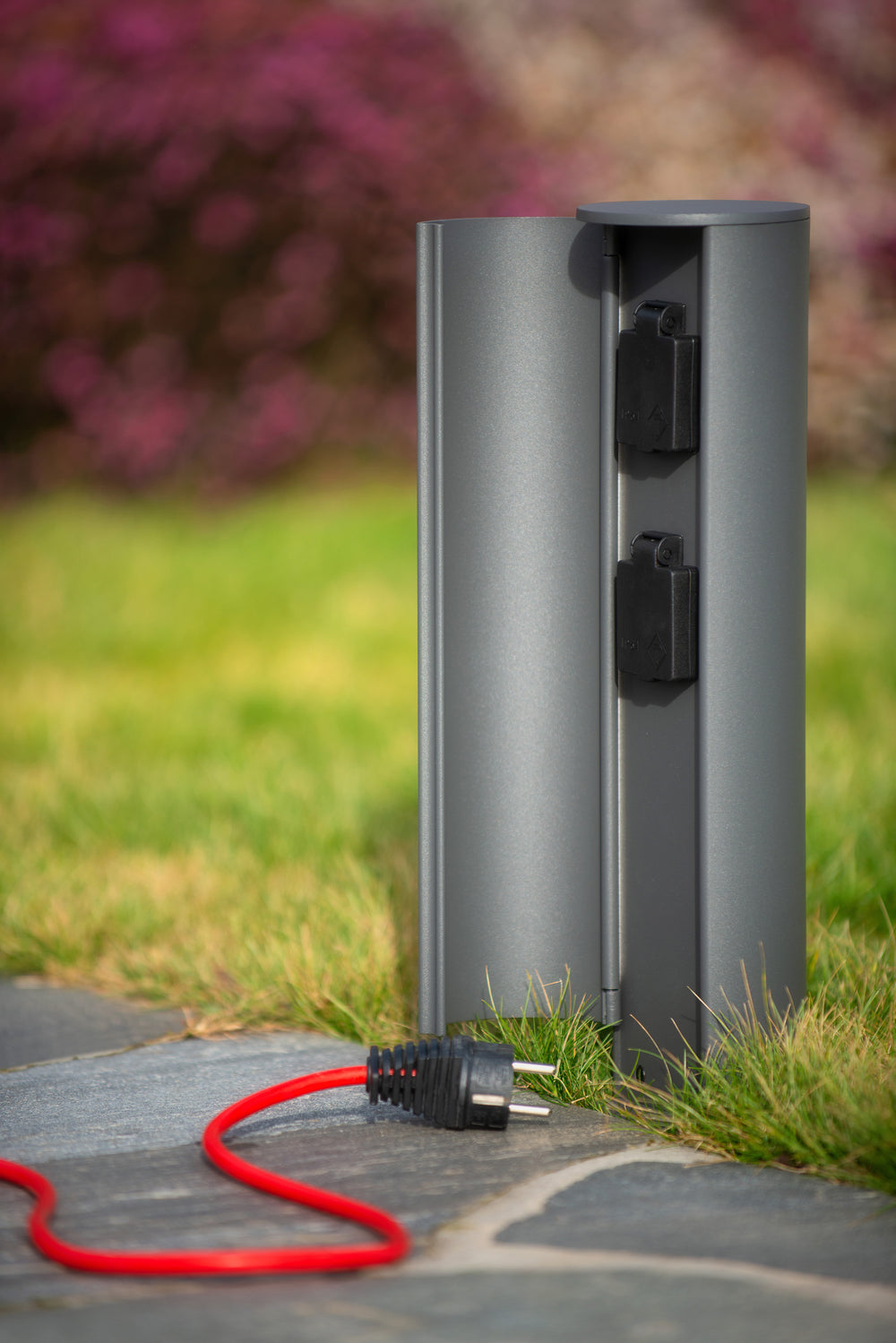 Lucide outdoor power socket pillar IP44, Type F grounded outlets, aluminium anthracite finish, 40cm height