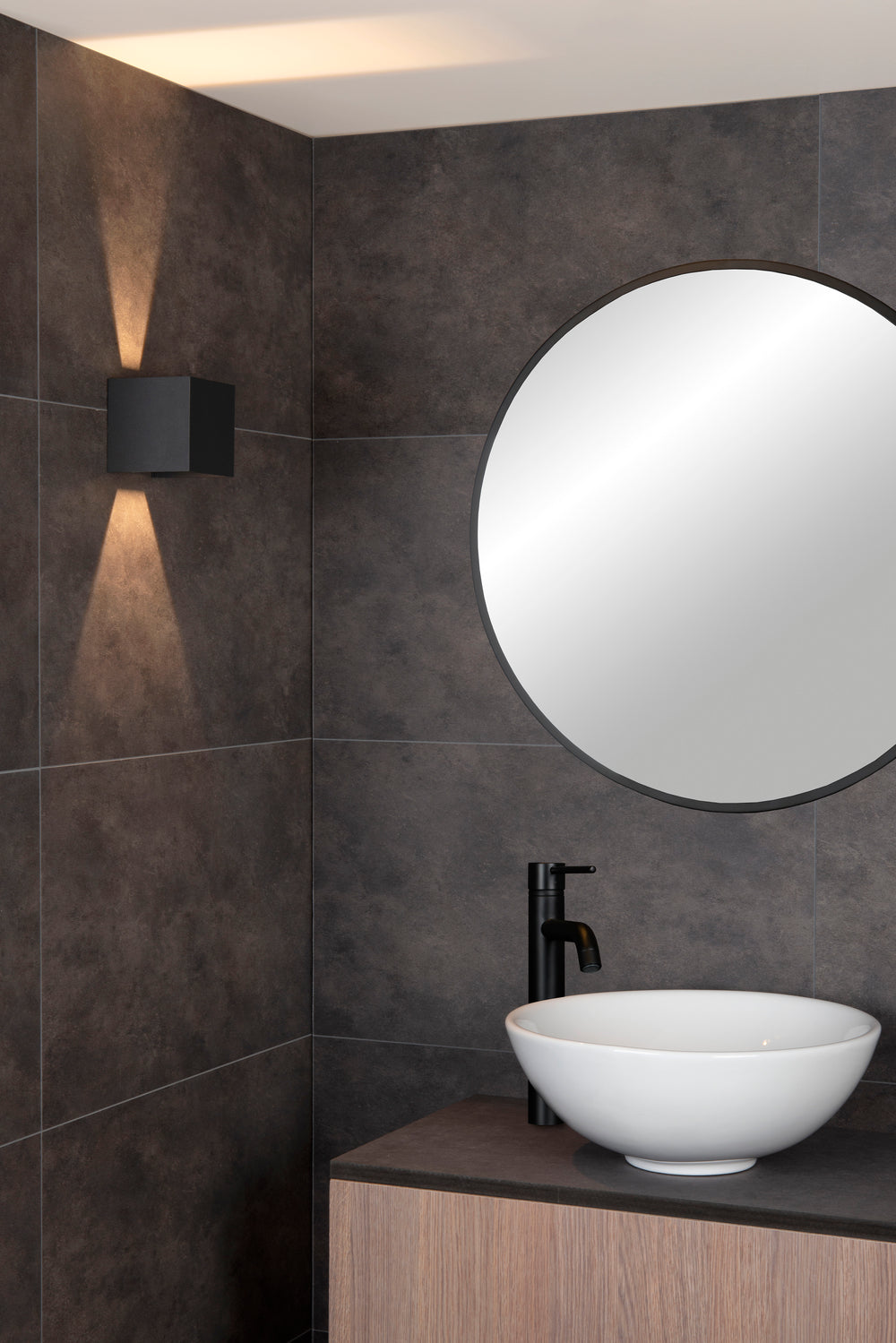 Lucide AXI LED Wandleuchte, 2x7W 2700K, IP54, einstellbarer Abstrahlwinkel, Schwarzes Aluminium, moderne Badezimmerbeleuchtung