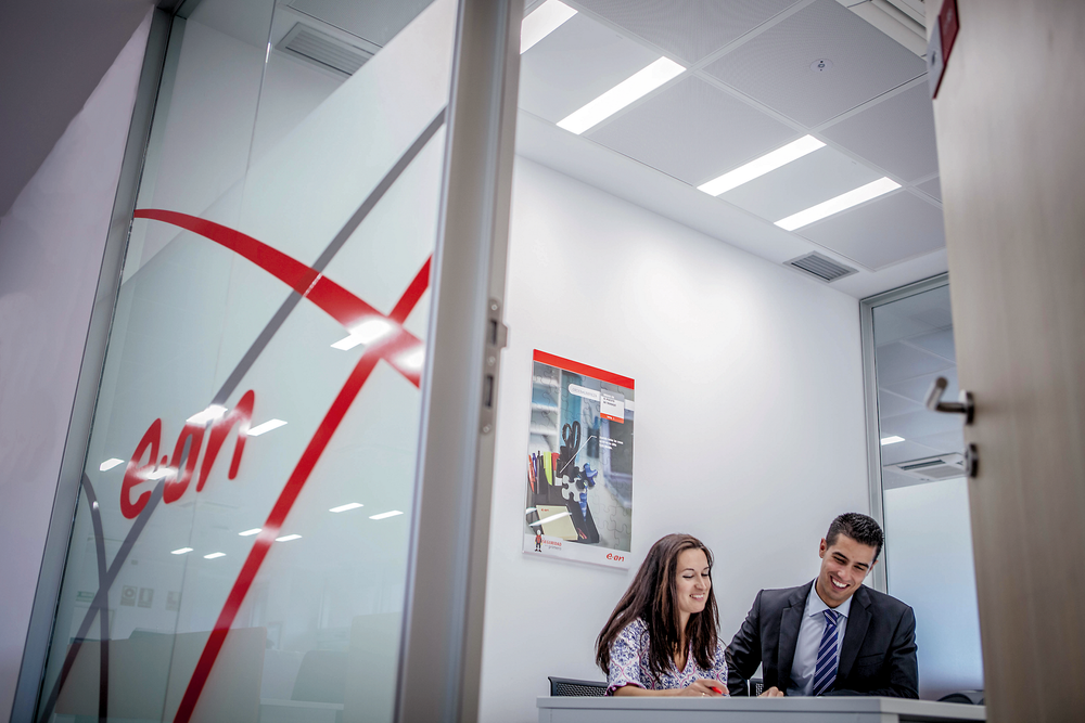 Philips CoreLine RC136B LED Panelleuchte 31W 4000K 3100-4300 Lumen DALI dimmbar 597x597mm Weiß IP20/IP44